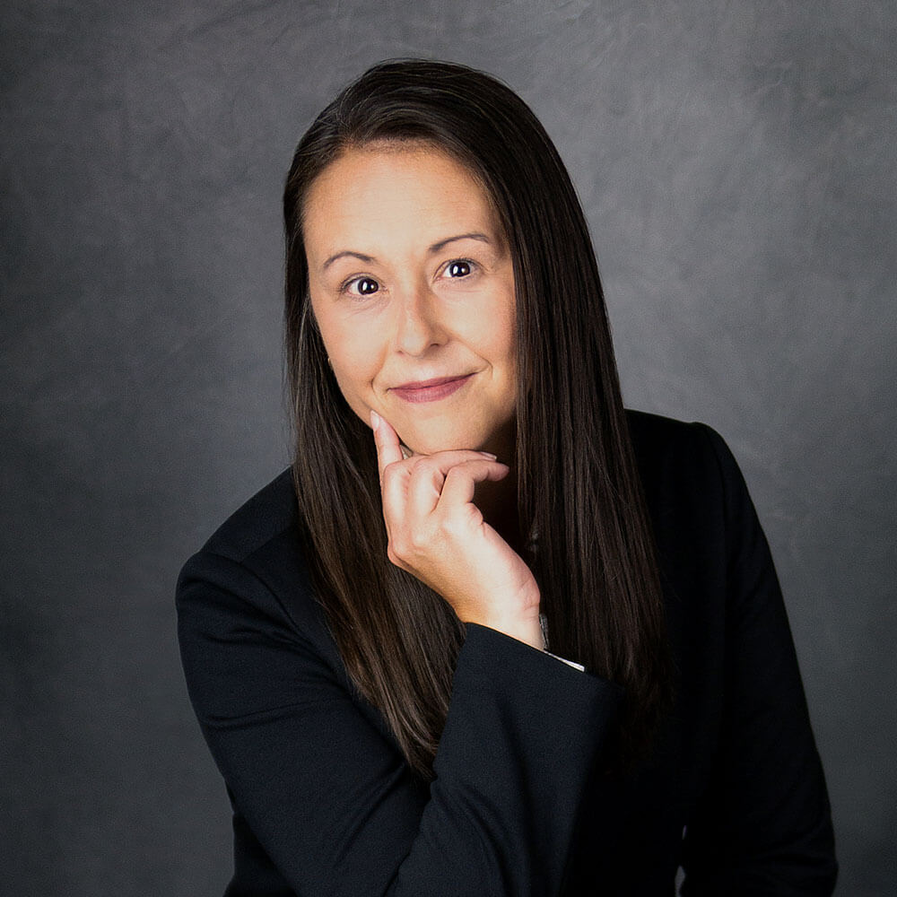 Headshot of Kelly Abbbott.